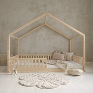 Drevená domčeková posteľ Housebed 140 x 200 cm - prírodná / nízke nožičky 01