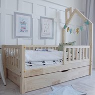 Masívna detská posteľ Mali Plus mini domček - 70 x 140 cm - prírodná borovica