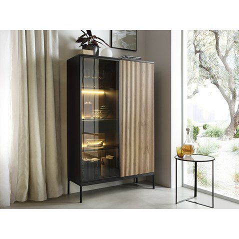 Moderná vitrína s osvetlením Sento