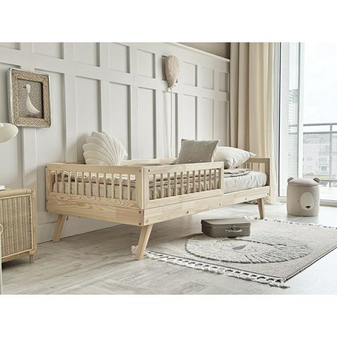 Detská posteľ Verto s ochranným zábradlím – masívne drevo