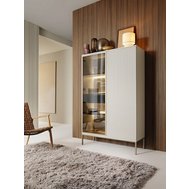 Moderná vitrína s osvetlením Sento - kašmír 05